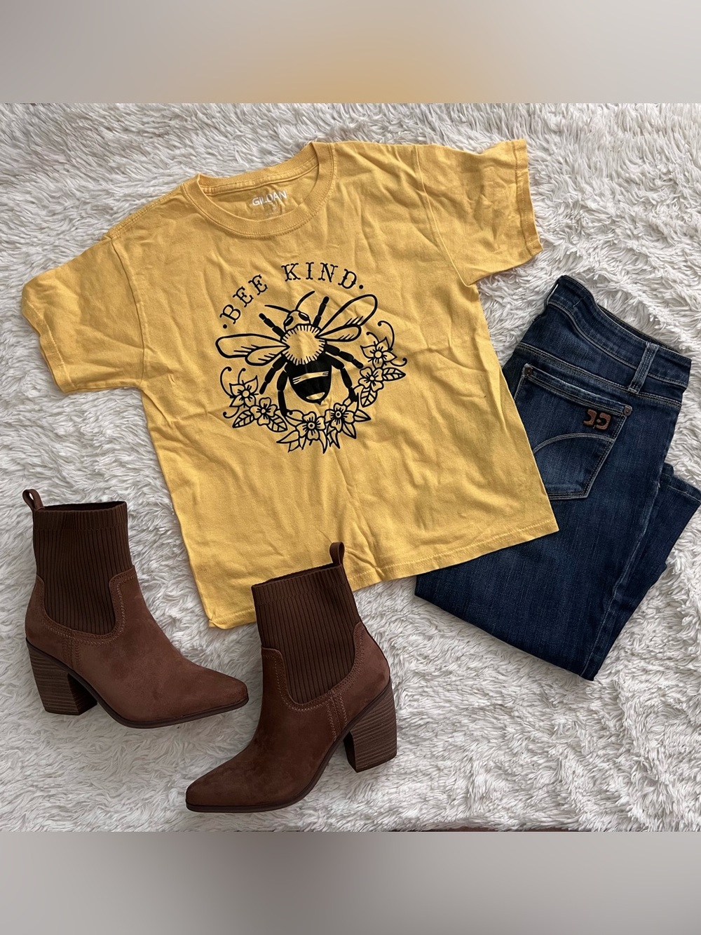 Bee Kind Graphic Tee Small Mustard Yellow Floral Bee Boho Shirt NWOT - Picture 2 of 2